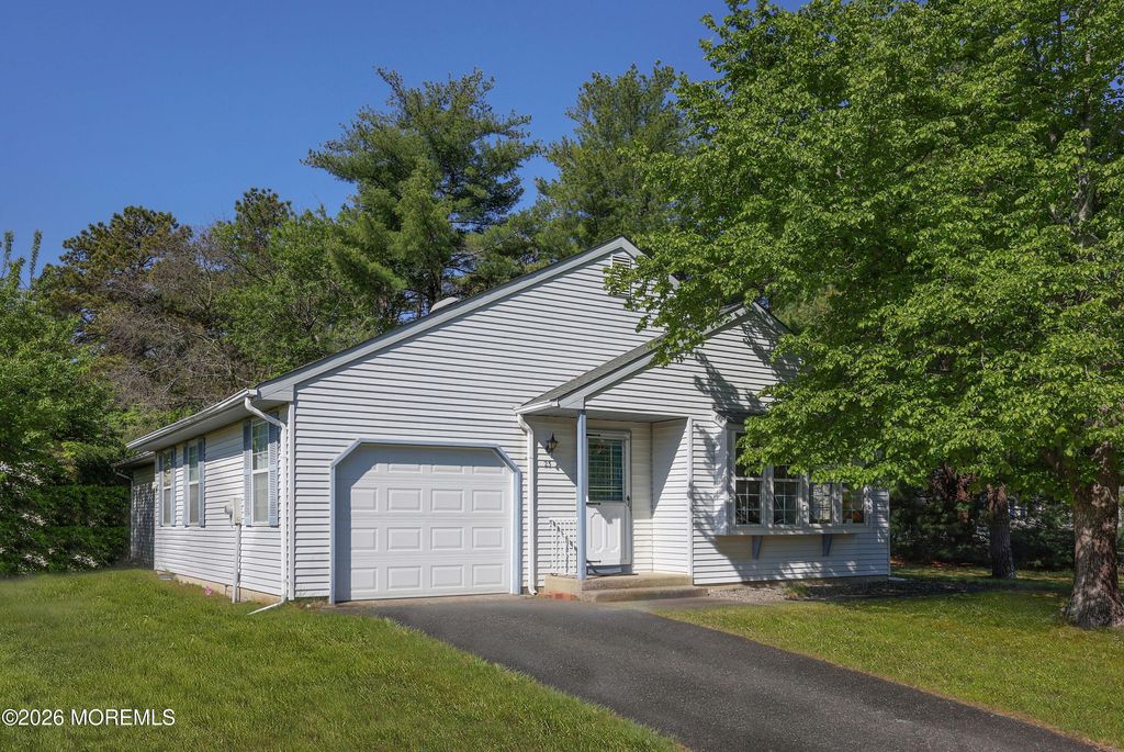 23 Easton Drive 61, Whiting, NJ 08759