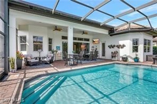 7636 Sussex CT, Naples, FL 34113