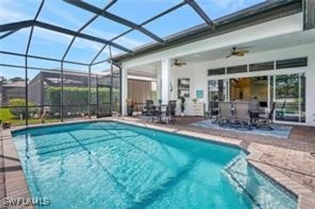7636 Sussex CT, Naples, FL 34113