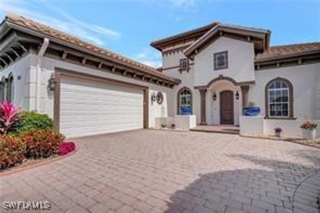 7636 Sussex CT, Naples, FL 34113