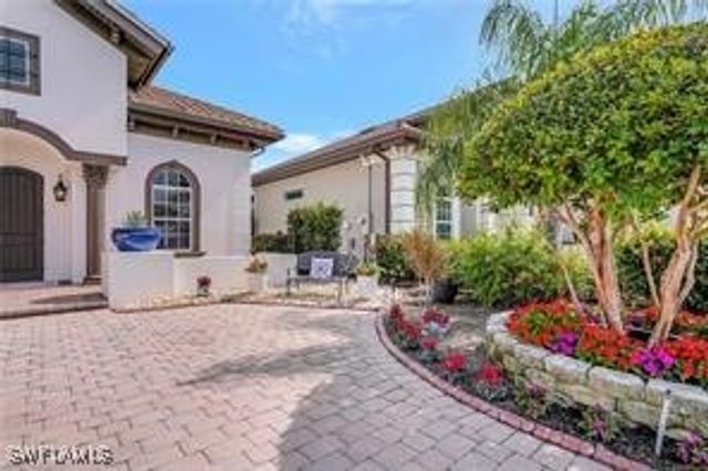 7636 Sussex CT, Naples, FL 34113