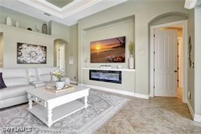 7636 Sussex CT, Naples, FL 34113