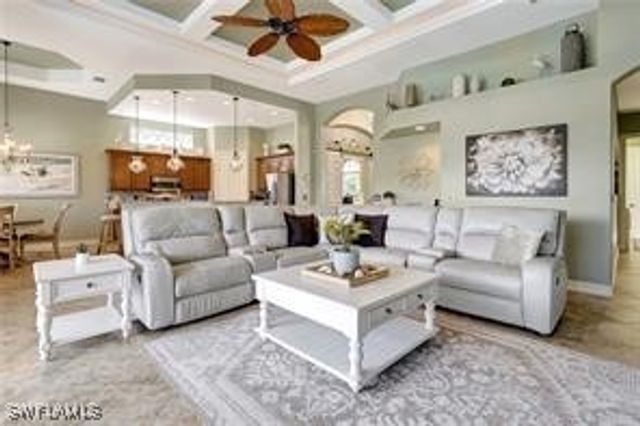 7636 Sussex CT, Naples, FL 34113