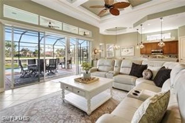 7636 Sussex CT, Naples, FL 34113