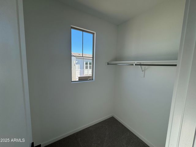 2454 W MAXIMO Way, Phoenix, AZ 85085