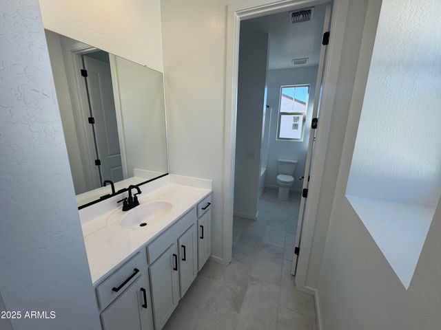 2454 W MAXIMO Way, Phoenix, AZ 85085