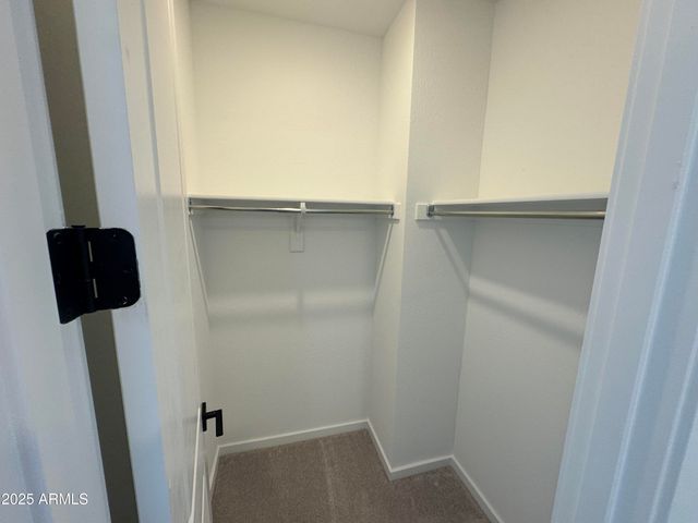 2454 W MAXIMO Way, Phoenix, AZ 85085