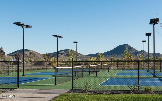 2454 W MAXIMO Way, Phoenix, AZ 85085