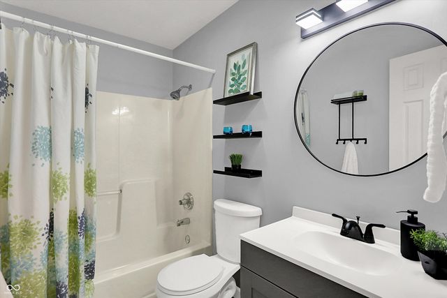 6104 Brandermill Ridge, Columbus, IN 47203