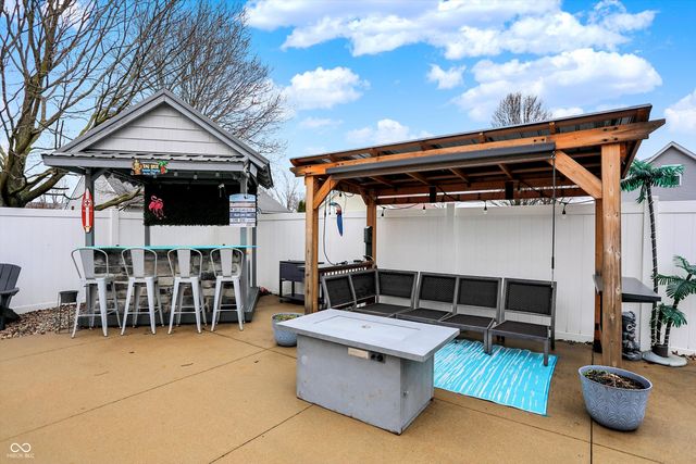 6104 Brandermill Ridge, Columbus, IN 47203