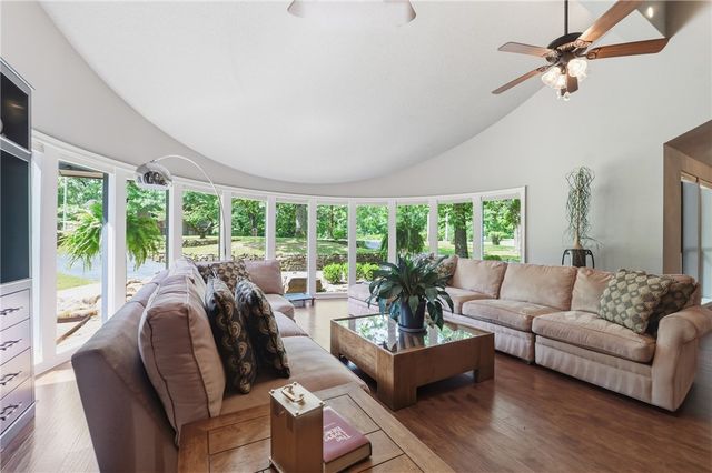 105 E Woodside Lane, Rogers, AR 72756