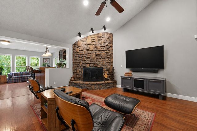 105 E Woodside Lane, Rogers, AR 72756