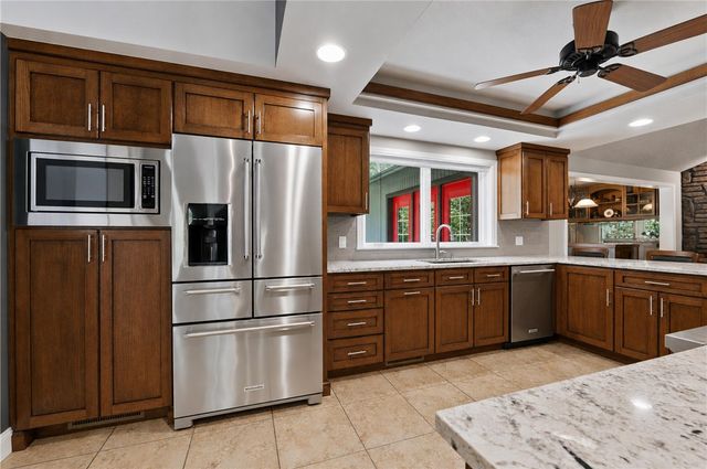 105 E Woodside Lane, Rogers, AR 72756