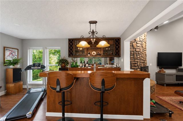 105 E Woodside Lane, Rogers, AR 72756
