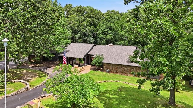 105 E Woodside Lane, Rogers, AR 72756