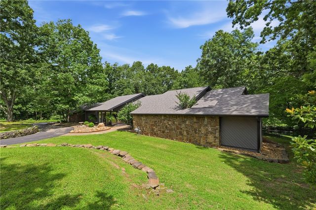 105 E Woodside Lane, Rogers, AR 72756