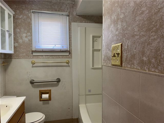 238 Donnell Rd., Lower Burrell, PA 15068
