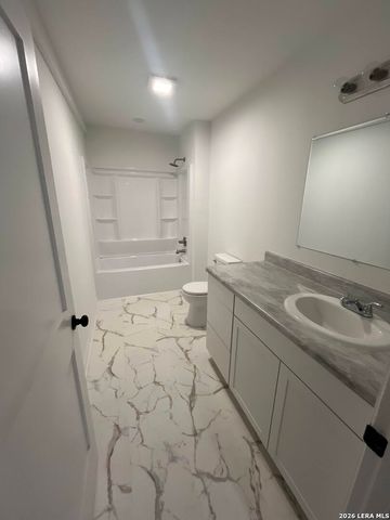 312 N Lavernia, Marion, TX 78124