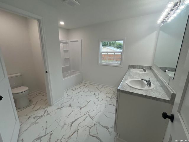 312 N Lavernia, Marion, TX 78124