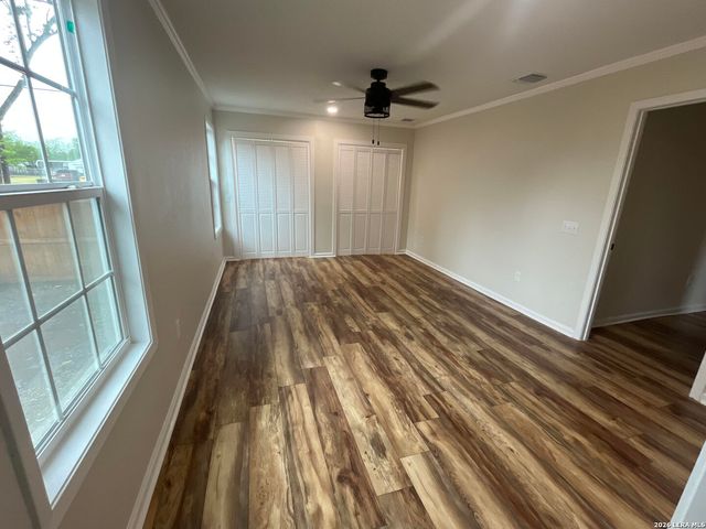 312 N Lavernia, Marion, TX 78124