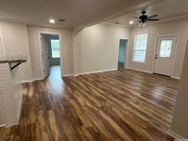 312 N Lavernia, Marion, TX 78124