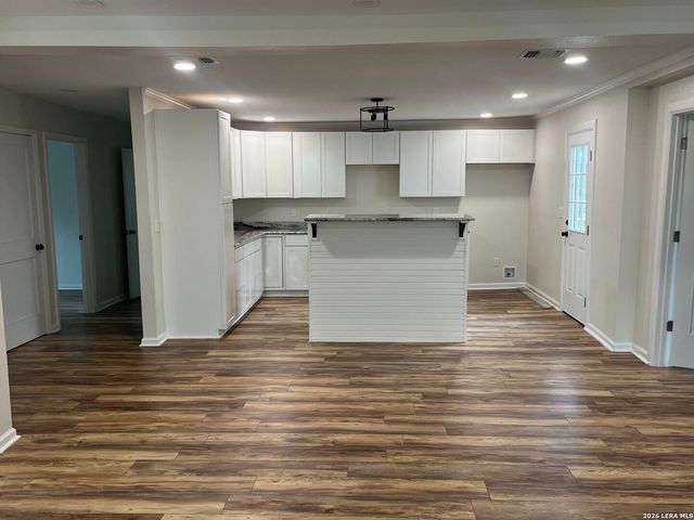 312 N Lavernia, Marion, TX 78124