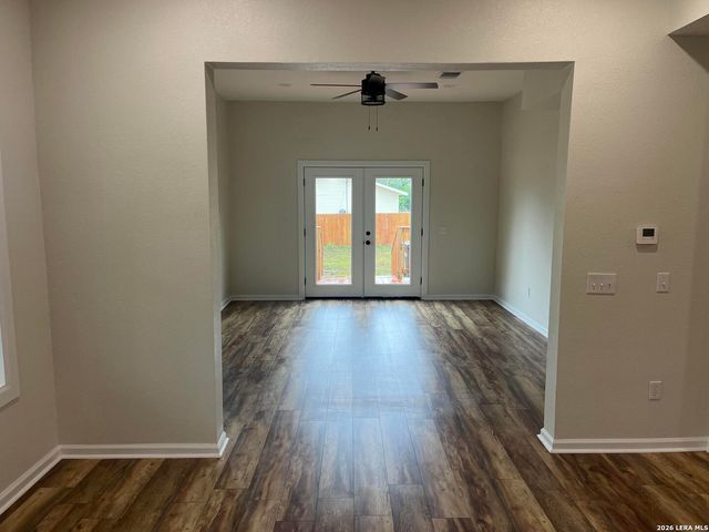 312 N Lavernia, Marion, TX 78124