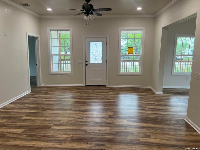 312 N Lavernia, Marion, TX 78124