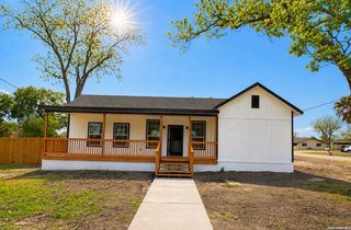 312 N Lavernia, Marion, TX 78124