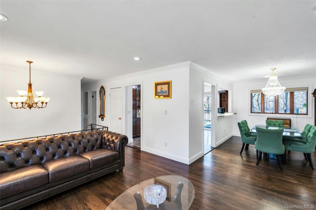 15 Fairway Drive, Old Bethpage, NY 11804