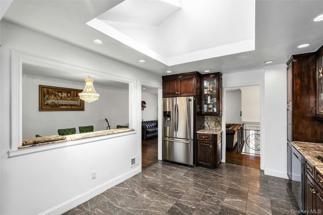 15 Fairway Drive, Old Bethpage, NY 11804