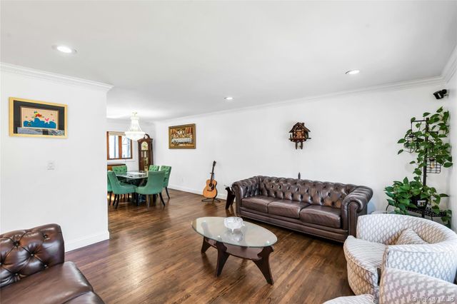 15 Fairway Drive, Old Bethpage, NY 11804