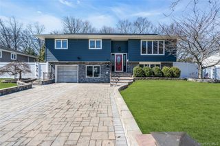 15 Fairway Drive, Old Bethpage, NY 11804