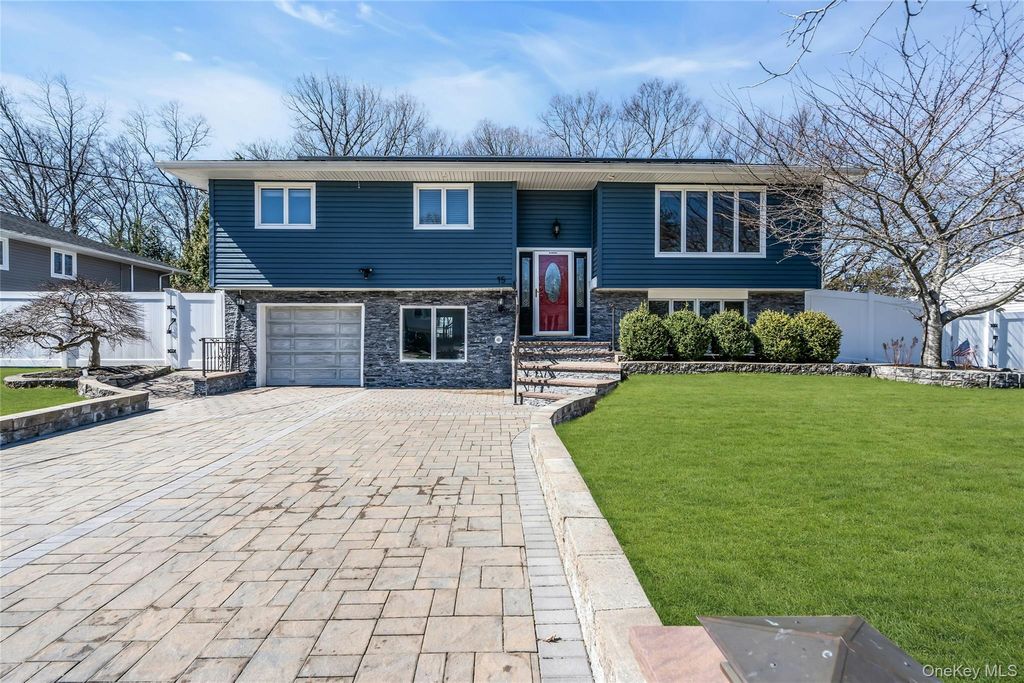 15 Fairway Drive, Old Bethpage, NY 11804