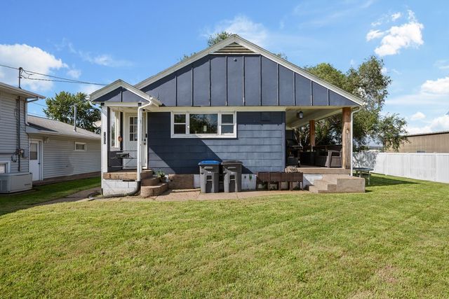520 9TH Avenue W, Milan, IL 61264