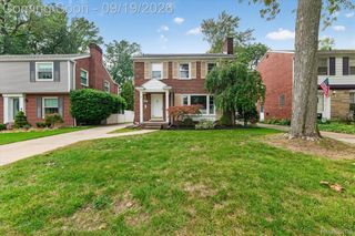 1803 Littlestone Road, Grosse Pointe Woods, MI 48236