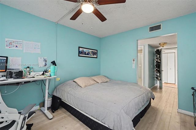 9440 Live Oak Pl 404, Davie, FL 33324