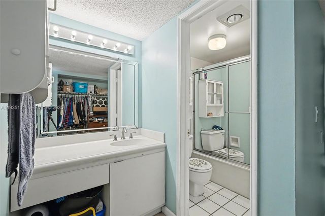 9440 Live Oak Pl 404, Davie, FL 33324