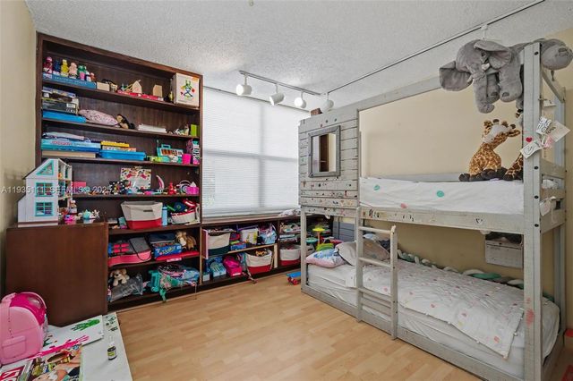 9440 Live Oak Pl 404, Davie, FL 33324