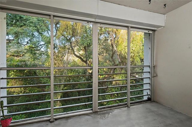 9440 Live Oak Pl 404, Davie, FL 33324