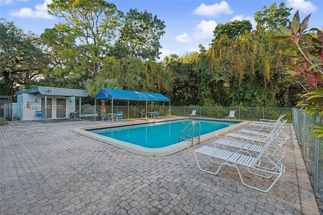 9440 Live Oak Pl 404, Davie, FL 33324