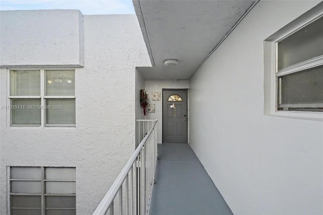 9440 Live Oak Pl 404, Davie, FL 33324