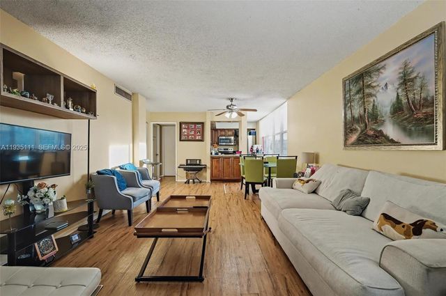 9440 Live Oak Pl 404, Davie, FL 33324