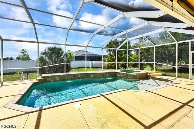 311 SW 32nd PL, Cape Coral, FL 33991