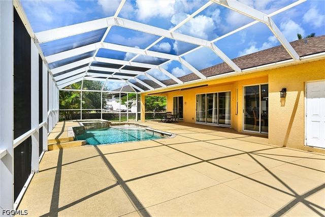 311 SW 32nd PL, Cape Coral, FL 33991