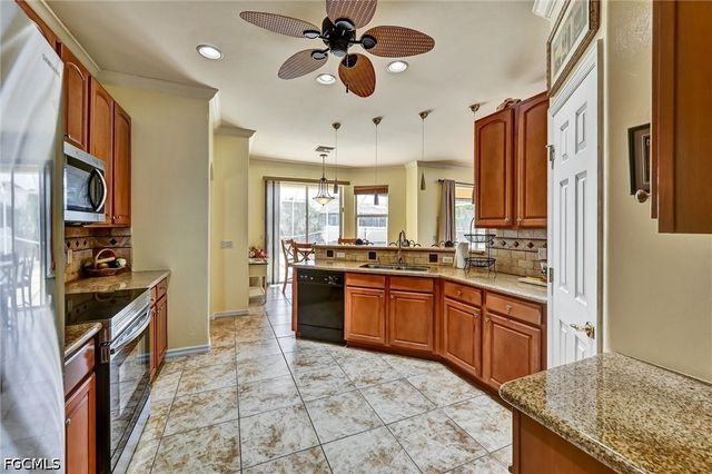 311 SW 32nd PL, Cape Coral, FL 33991