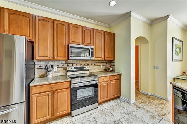 311 SW 32nd PL, Cape Coral, FL 33991