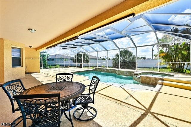 311 SW 32nd PL, Cape Coral, FL 33991