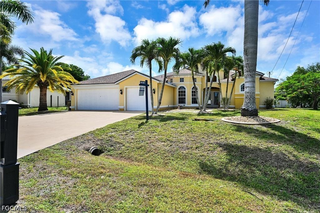 311 SW 32nd PL, Cape Coral, FL 33991