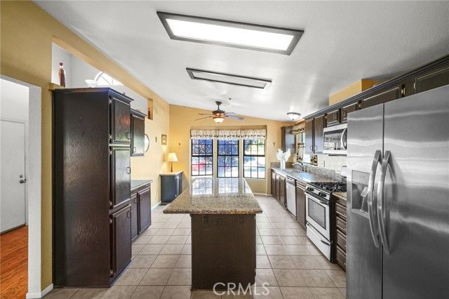 13691 Gavina Avenue 585, Sylmar (los Angeles), CA 91342